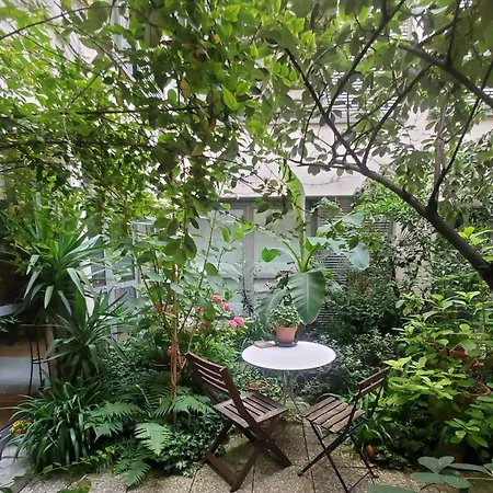 A 20eme Avec Un Petit Jardin Отель типа 