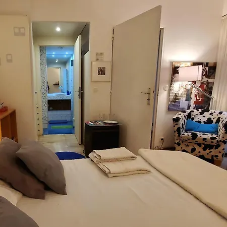 Bed & Breakfast A 20eme Avec Un Petit Jardin